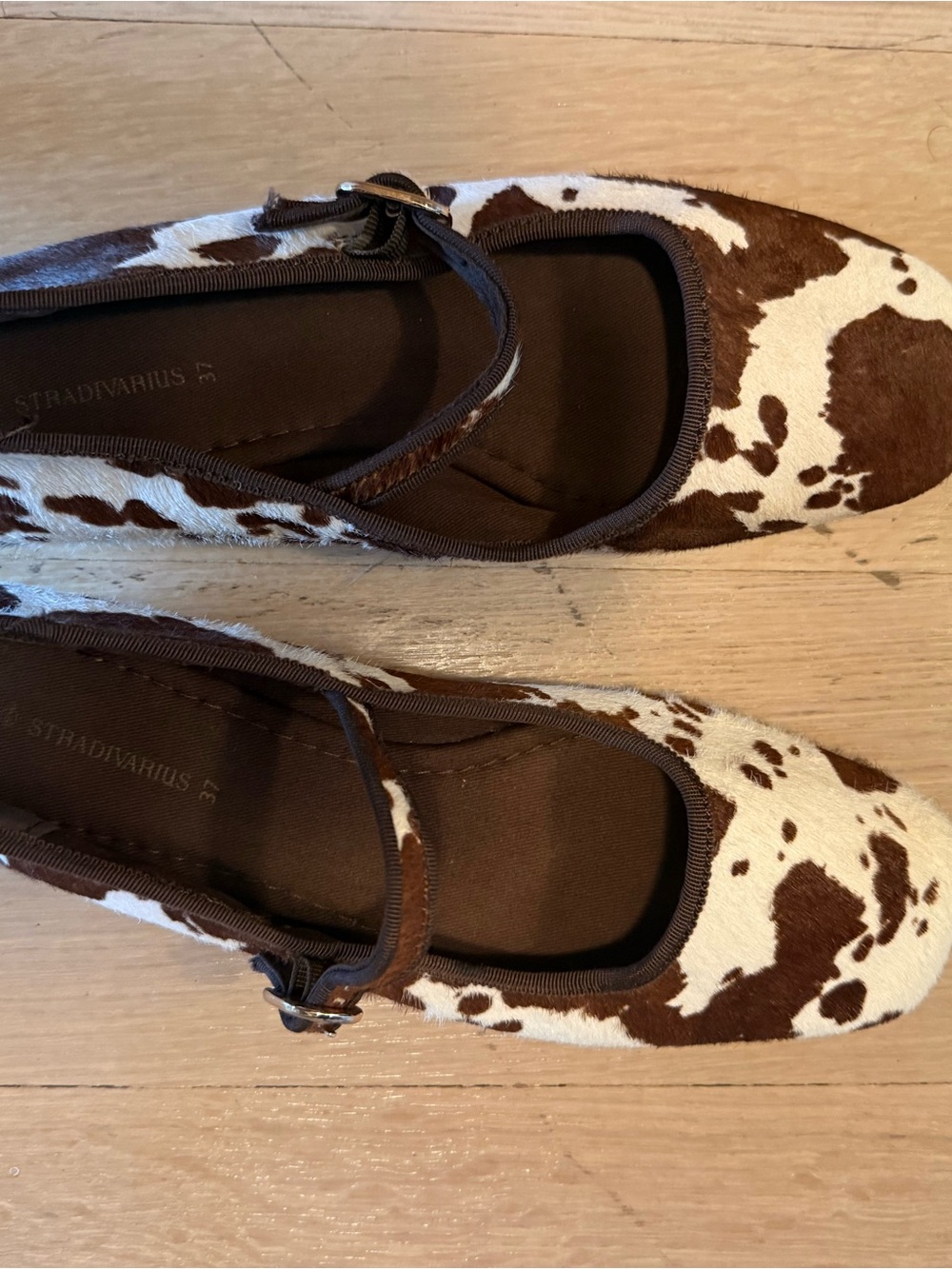 Real Leather Cow Print Flats - size 7 - Picture 2 of 4